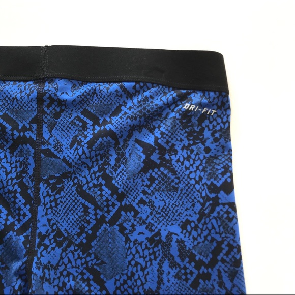 NWOT Nike Pro 20” Snakeskin Cropped Capri Leggings - Picture 9 of 16